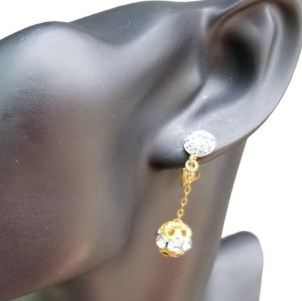 VINTAGE 1940s GOLDTONED & BLUE AUSTRIAN CRYSTAL SCREW BACK DROP STYLE EARRINGS